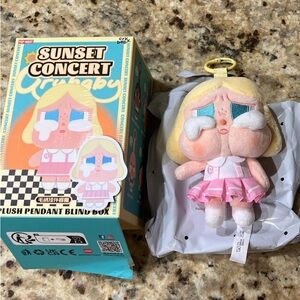 Confirmed Pink white sunset concert crybaby